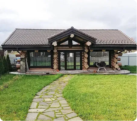 Готовый дом с дорожкой